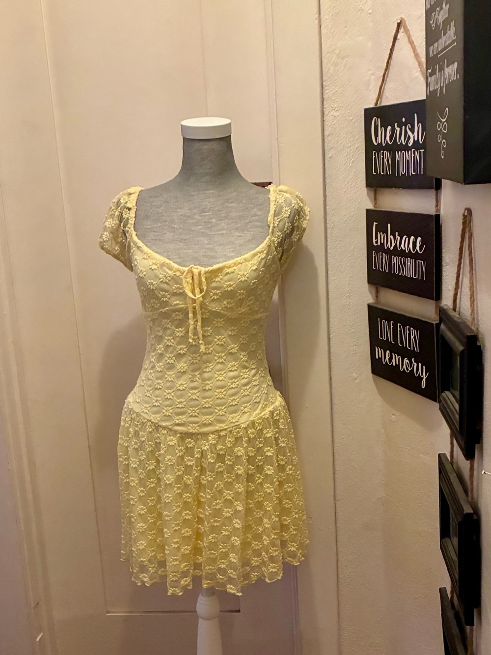 JESSICA SIMPSON Yellow Lace Short Dress with Tie Front